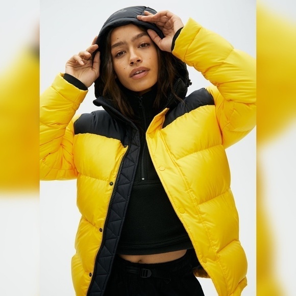 Aritzia Jacket The Super Puff Goose Down Warm Winter Hood Black Yellow XS GUC - Picture 4 of 12